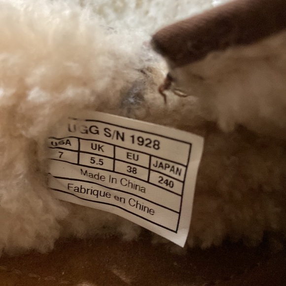 Ugg shoes - Picture 2 of 4